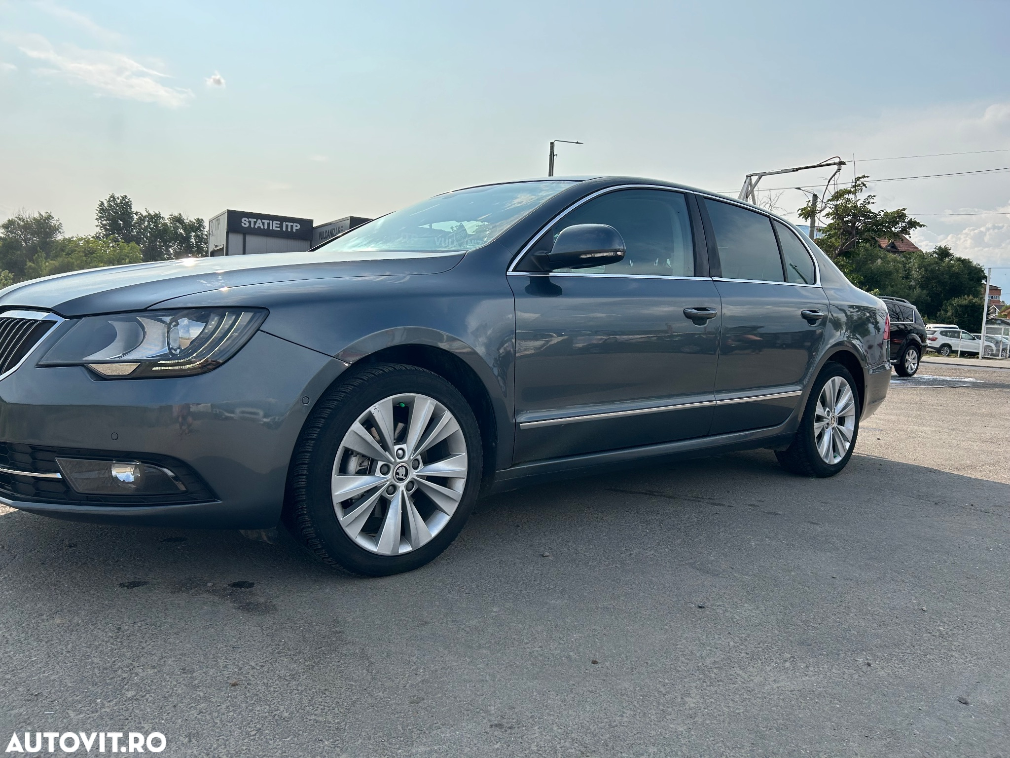 Skoda Superb 1.6 TDI DSG Ambition - 2