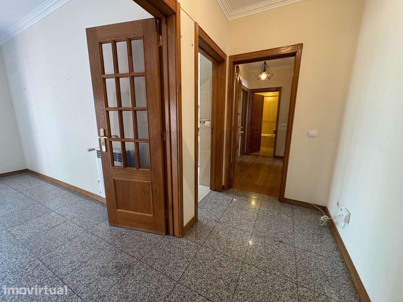 Apartamento T3 com Suite Remodelada, Varanda e Garagem - Junto à Loja - Grande imagem: 3/17