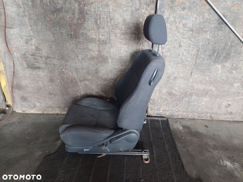 FOTEL LEWY PRZÓD KIEROWCY TOYOTA COROLLA E12 3D - 4