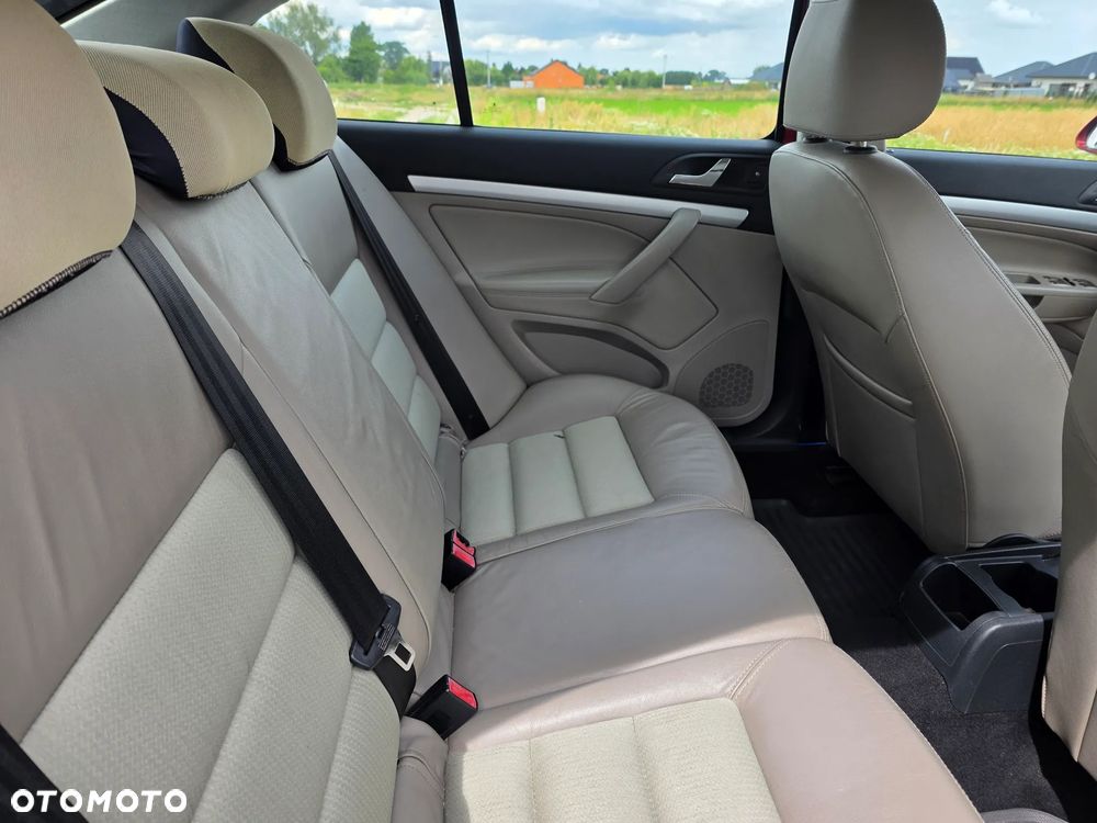 Skoda Octavia 1.6 Ambiente - 4