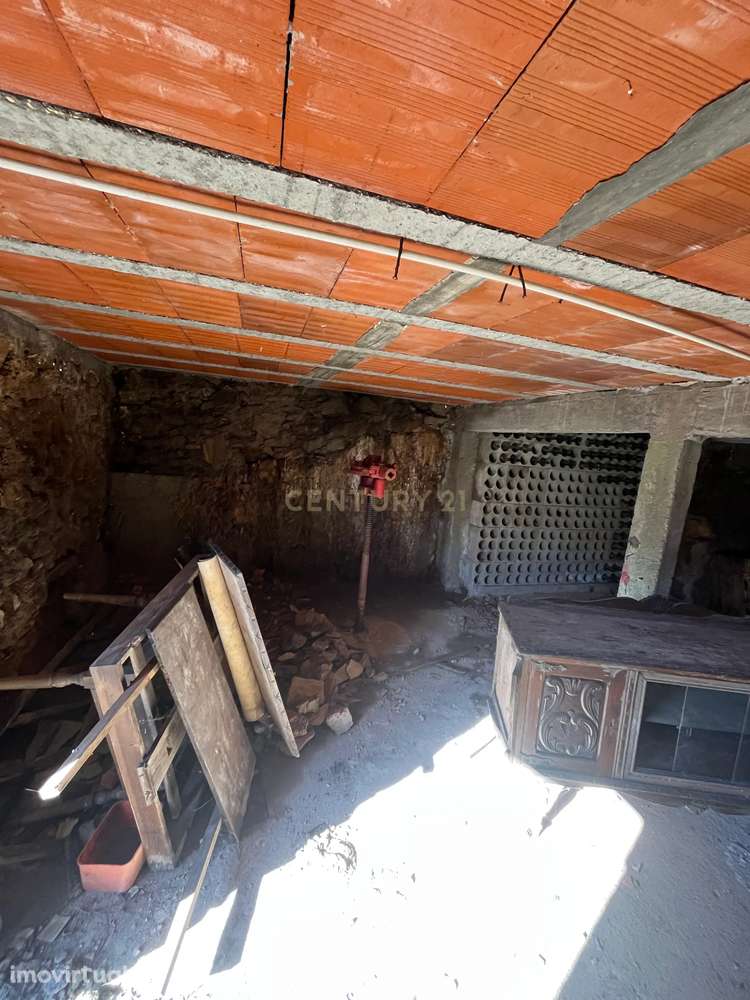 Moradia para reconstrução em São Mamede - Penacova - Grande imagem: 4/17