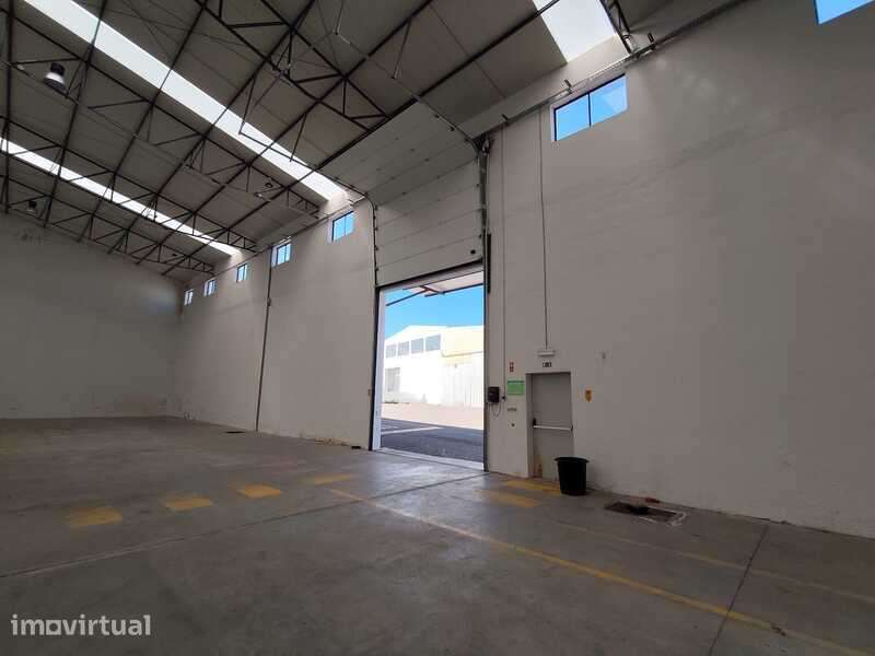 Armazém de 983 m² em Zona Industrial Junto à A8 em Torres Vedras - Grande imagem: 5/21