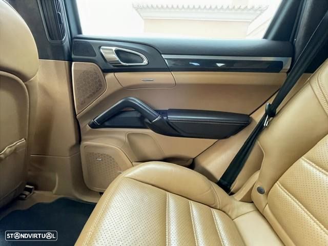 Porsche Cayenne Turbo S Tiptronic S - 28