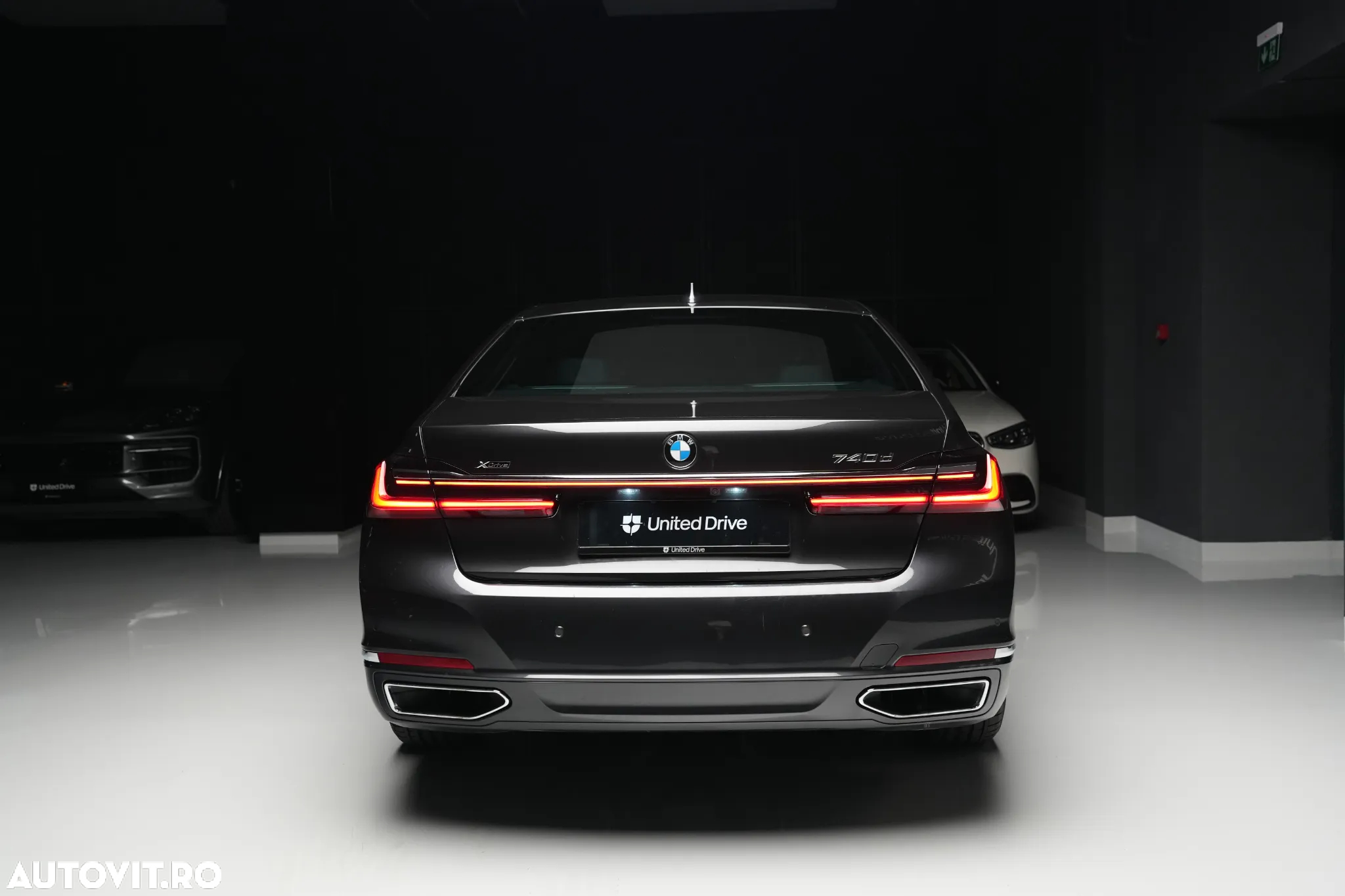 BMW Seria 7 740d xDrive MHEV - 33