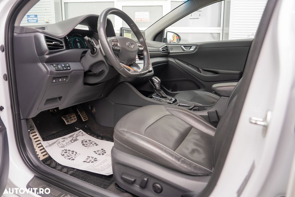 Hyundai IONIQ - 12