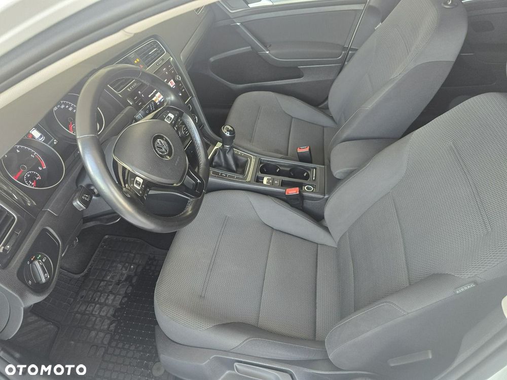 Volkswagen Golf - 9