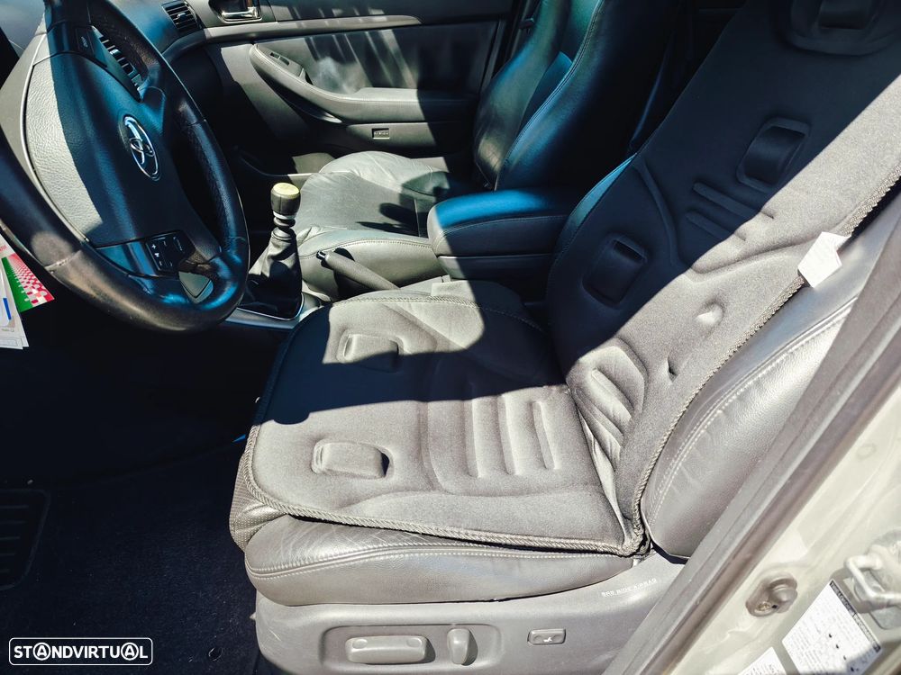 Toyota Avensis SW 2.0 D-4D - 22