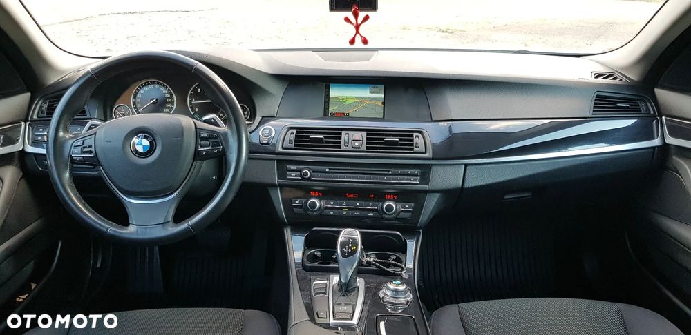 BMW Seria 5 525d xDrive - 18