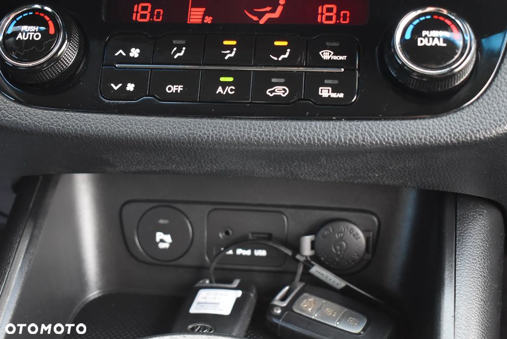 Kia Sportage 2,0 CRDI AWD Dream-Team Edition - 38