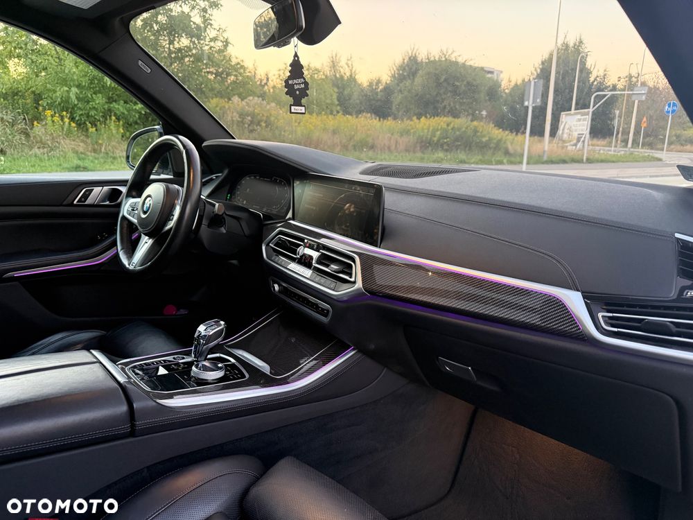 BMW X5 M M50i - 11