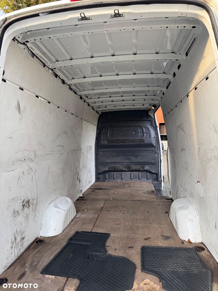 Mercedes-Benz Sprinter - 11