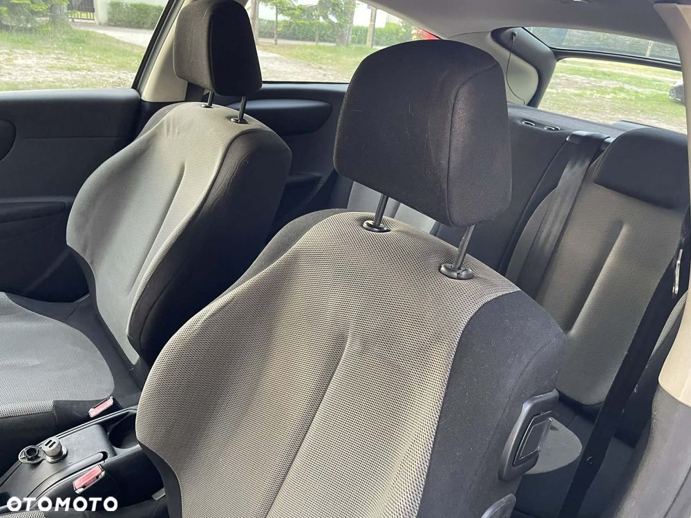 Citroën C4 1.6 16V VTR - 10