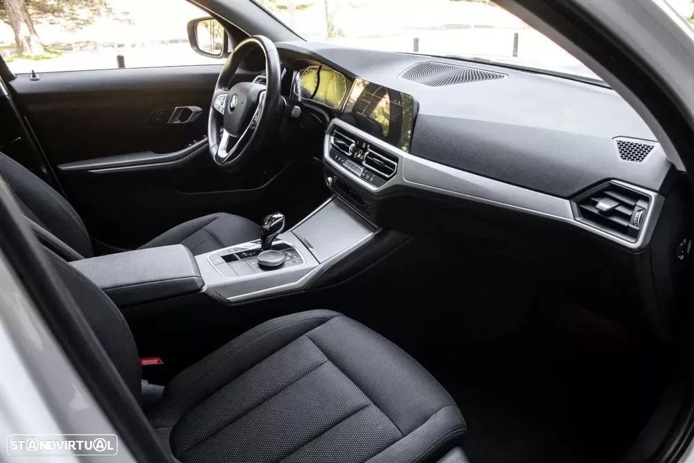 BMW 330 e Line Luxury Auto - 25
