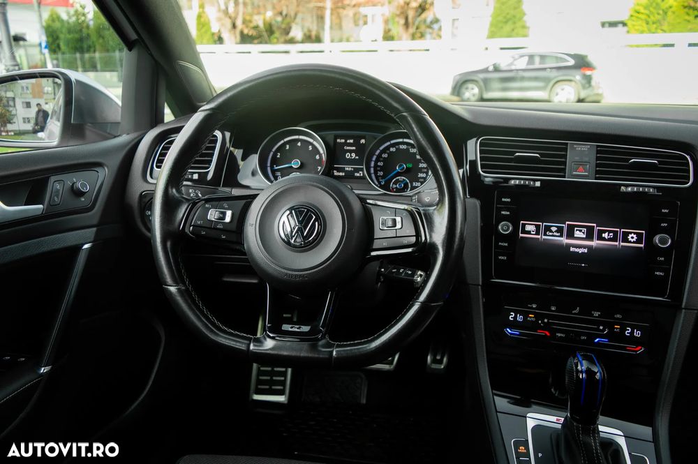 Volkswagen Golf - 21