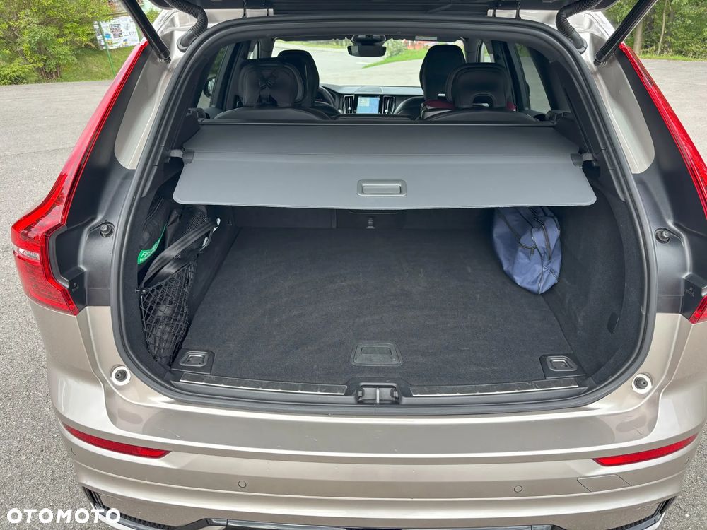 Volvo XC 60 T6 Plug-In Hybrid AWD Plus Dark - 11