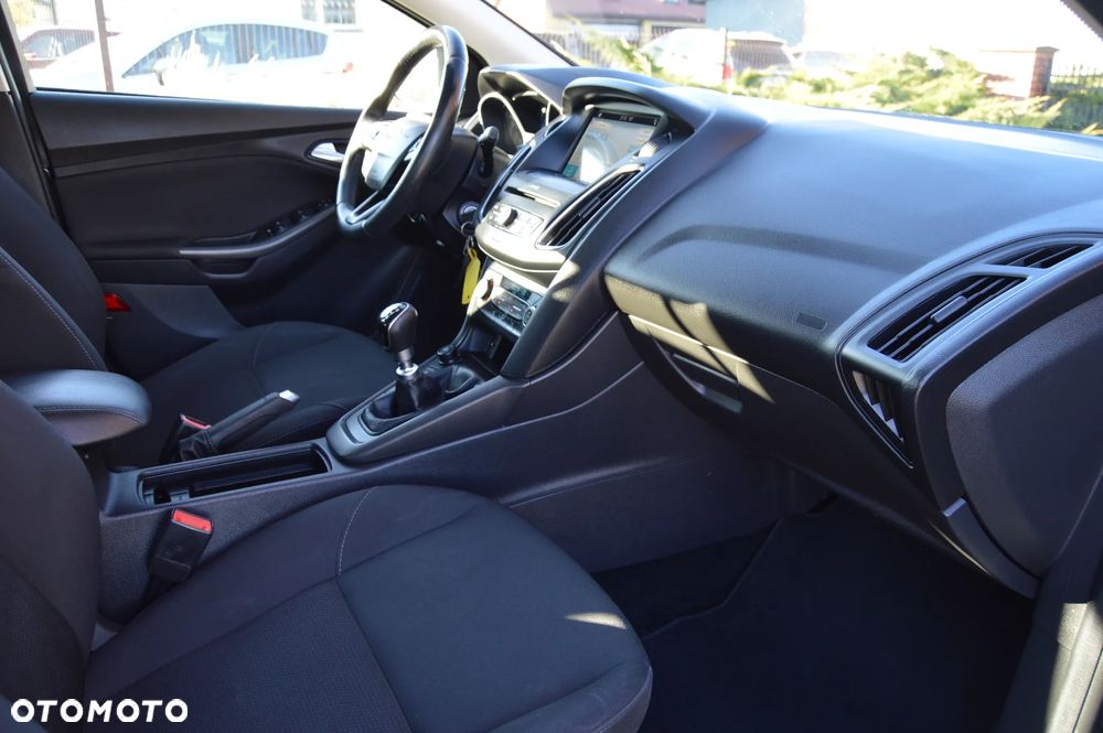 Ford Focus 1.0 EcoBoost Titanium Design - 28