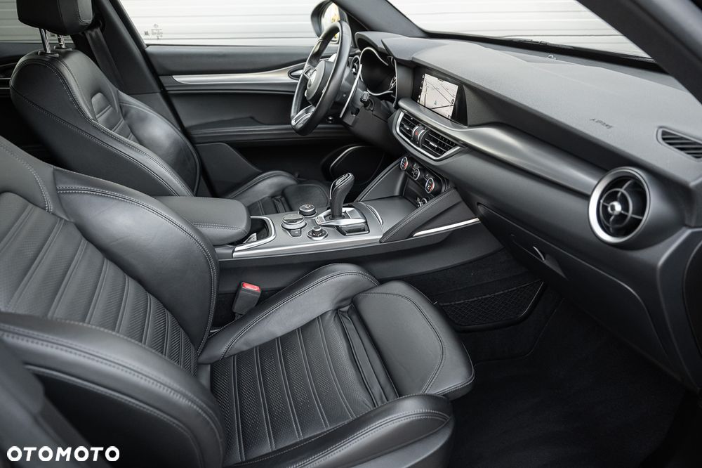 Alfa Romeo Stelvio 2.0 Turbo 16V AT8-Q4 Veloce - 22