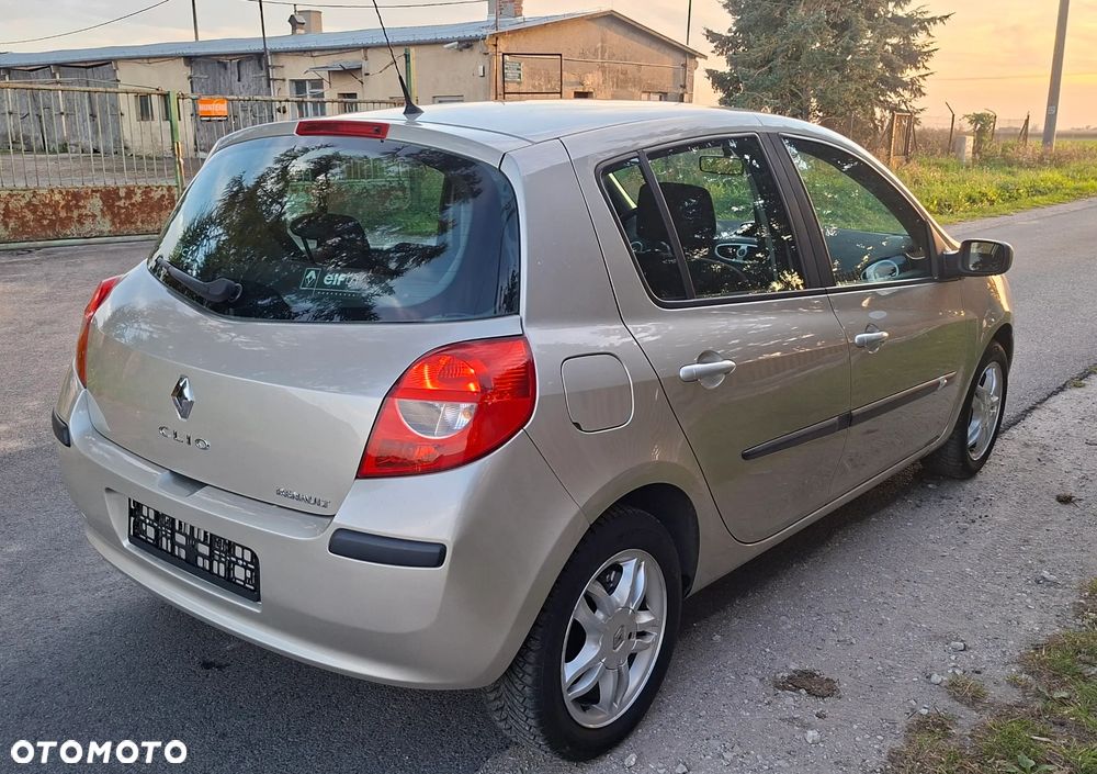 Renault Clio - 9