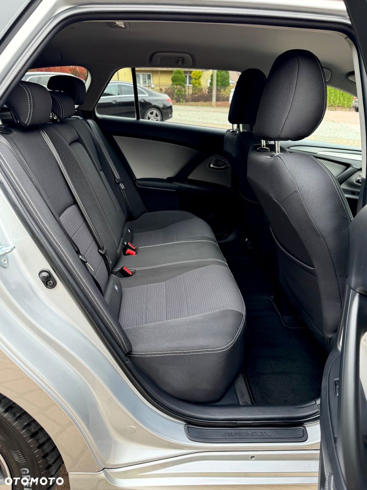 Toyota Avensis - 15