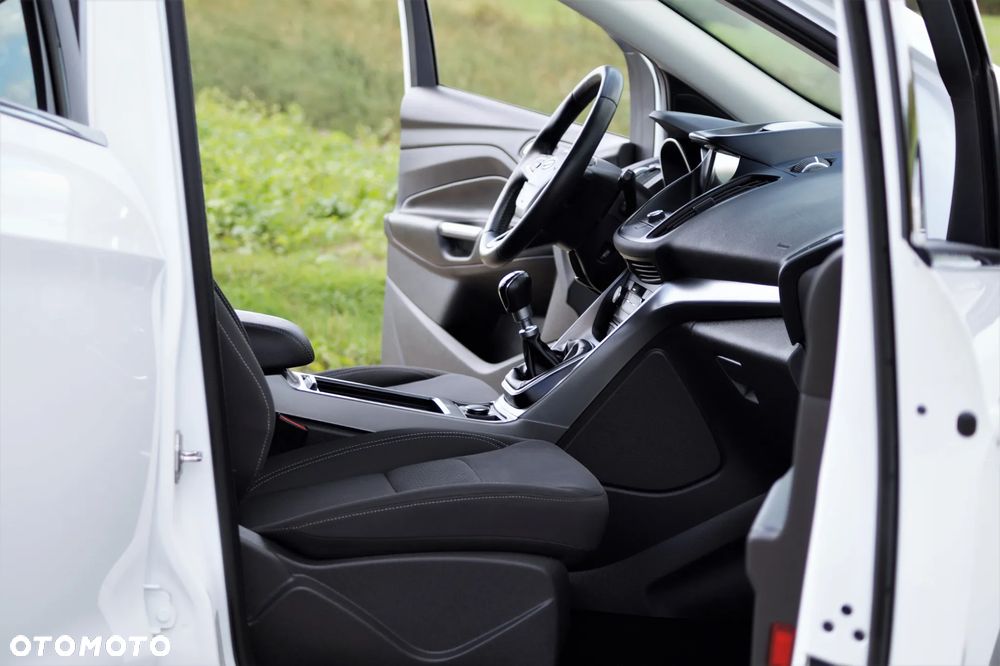 Ford Kuga - 22