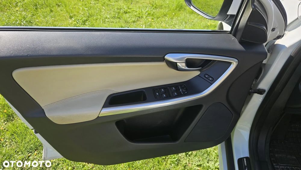 Volvo XC 60 D3 Drive-E R-Design Momentum - 11