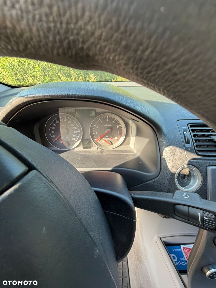 Volvo S40 1.6 - 10