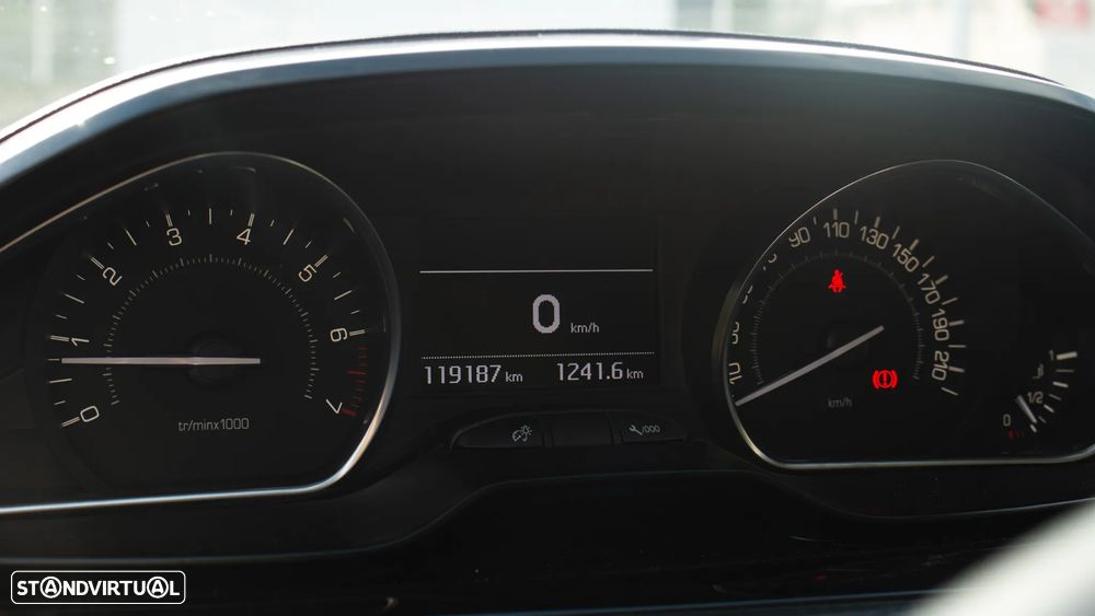 Peugeot 2008 1.2 PureTech Style - 18