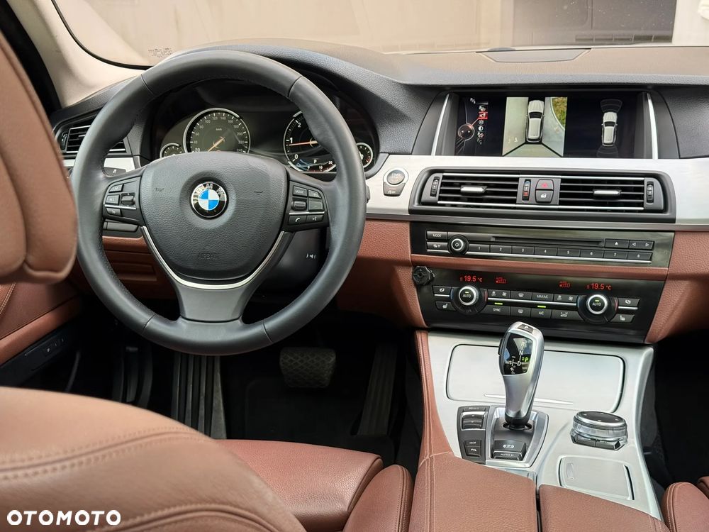 BMW Seria 5 525d Luxury Line - 24