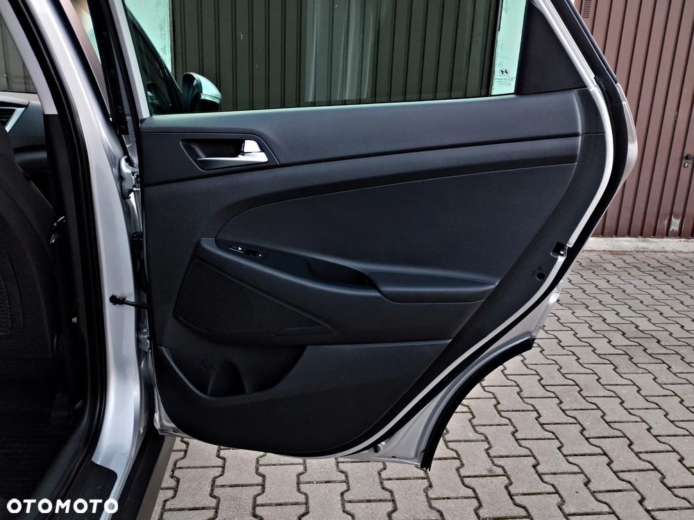 Hyundai Tucson 1.6 GDI BlueDrive Style 2WD - 24