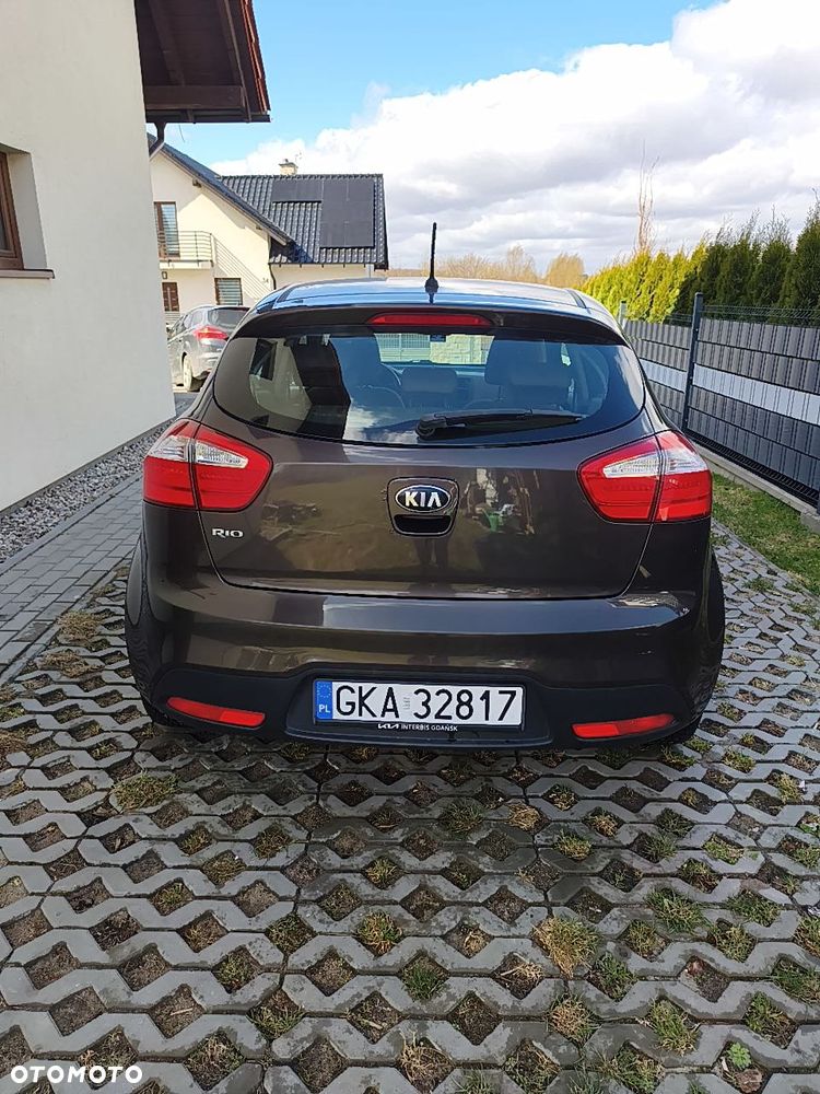 Kia Rio 1.2 L - 6