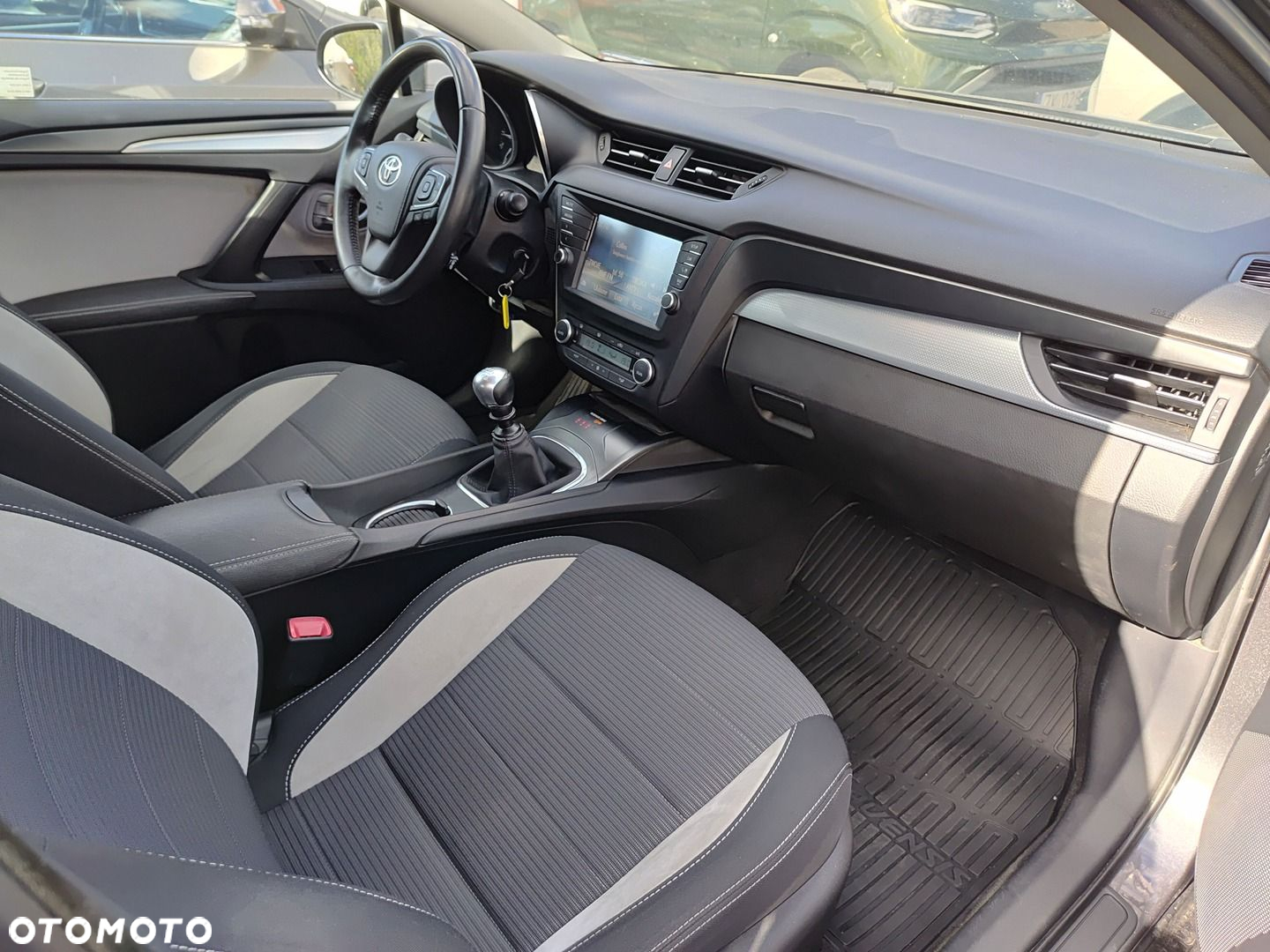 Toyota Avensis - 6
