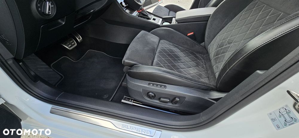 Skoda Superb 2.0 TDI DSG Sportline - 12