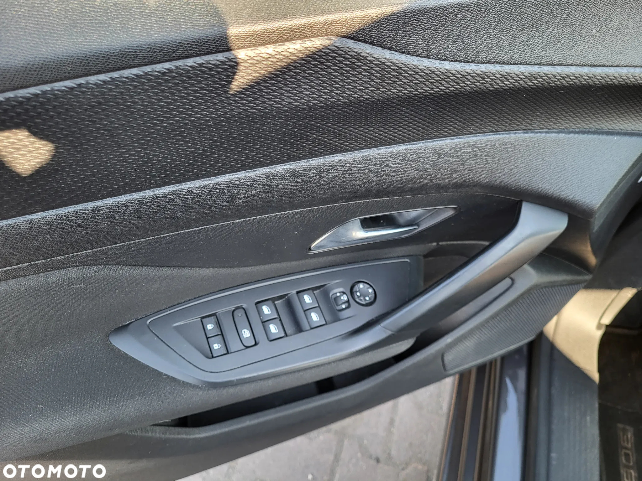 Peugeot 308 1.2 PureTech Active Pack S&S EAT8 - 25
