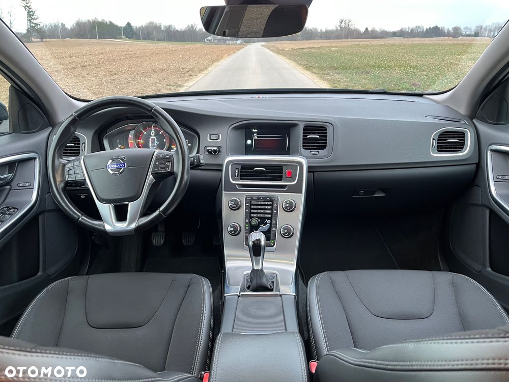 Volvo V60 D3 Drive-E Dynamic Edition (Momentum) - 4