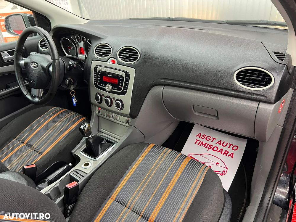 Ford Focus - 11