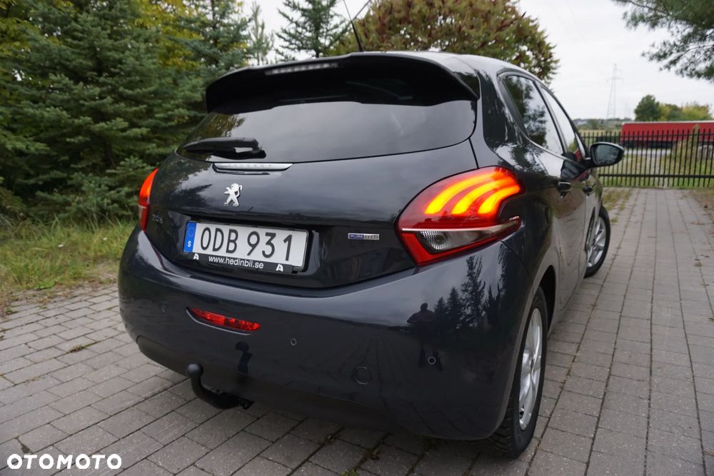 Peugeot 208 - 12