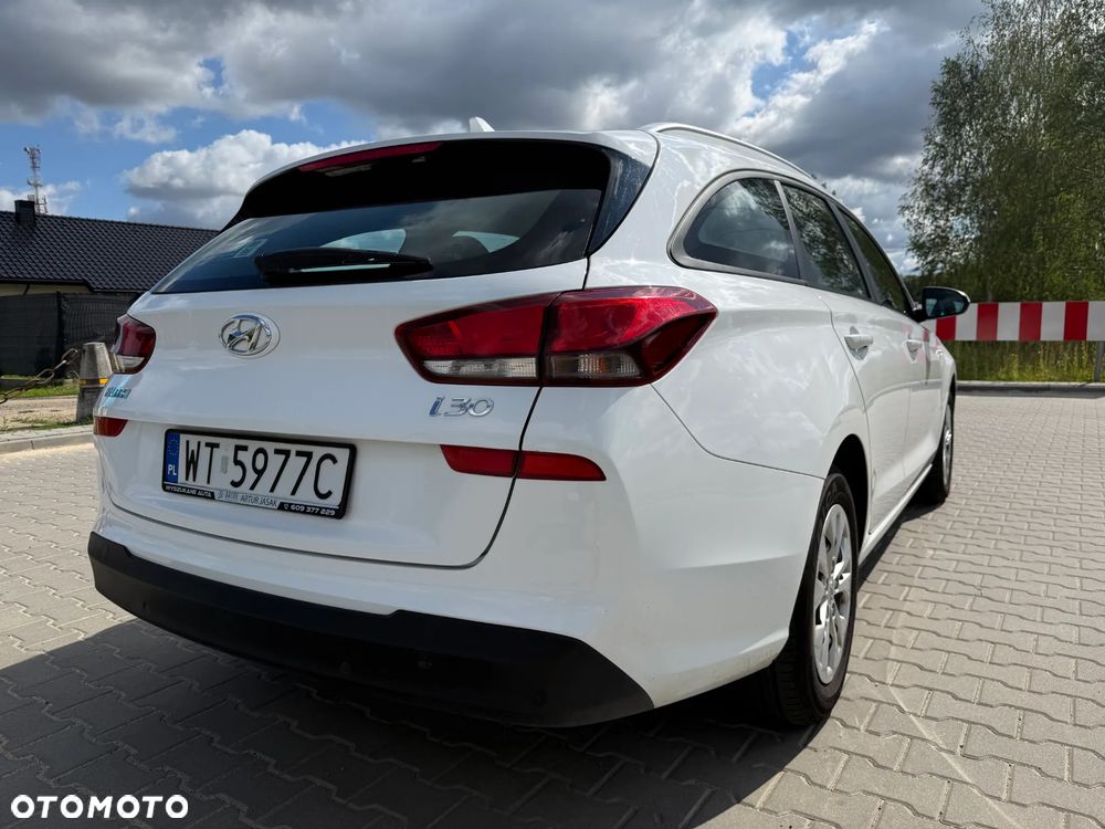 Hyundai i30 1.5 DPI Classic + - 11