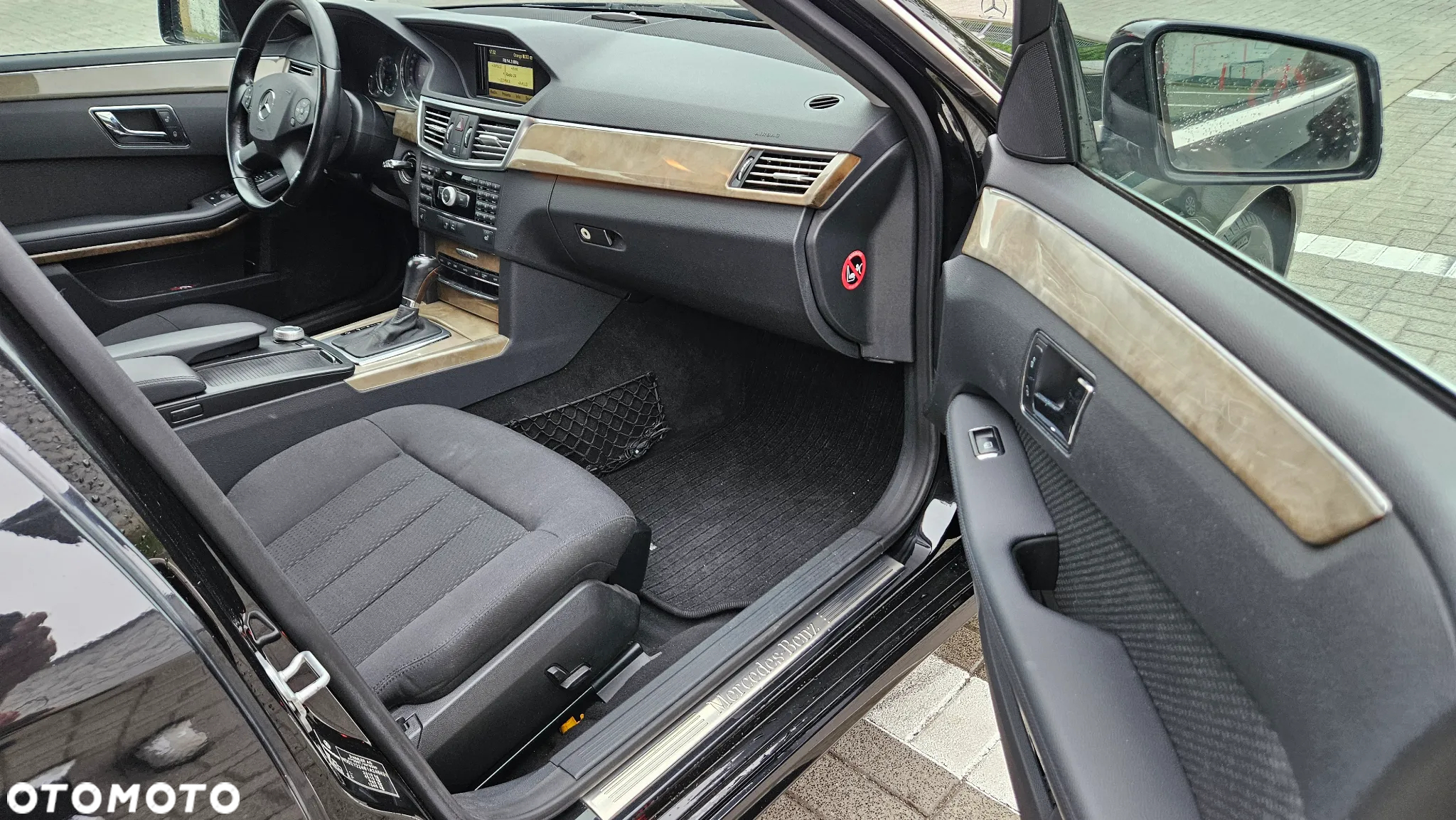 Mercedes-Benz Klasa E 200 T CGI BlueEFFICIENCY Automatik Elegance - 9