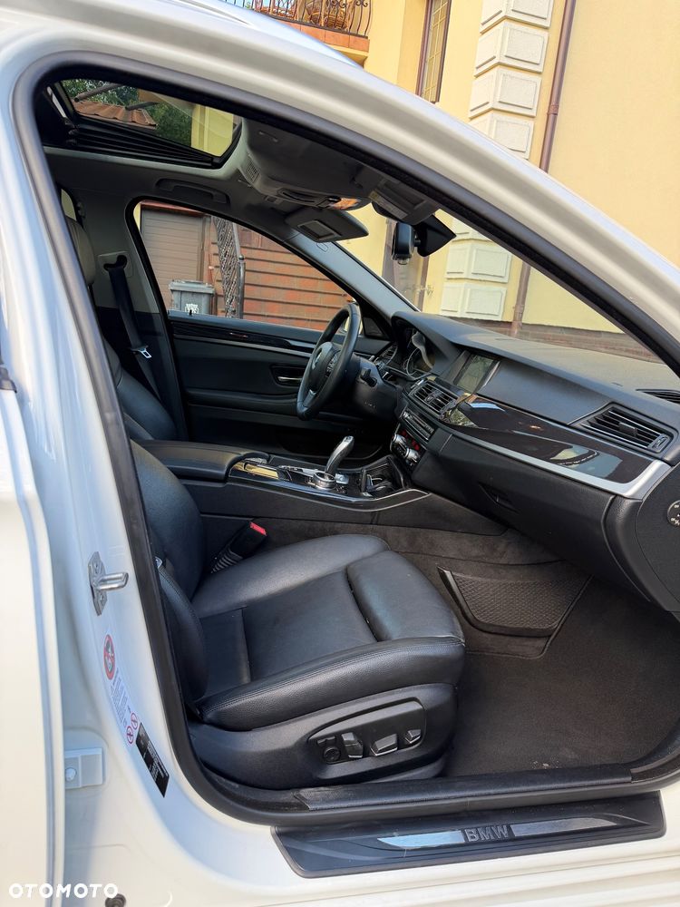 BMW Seria 5 525d Luxury Line - 21