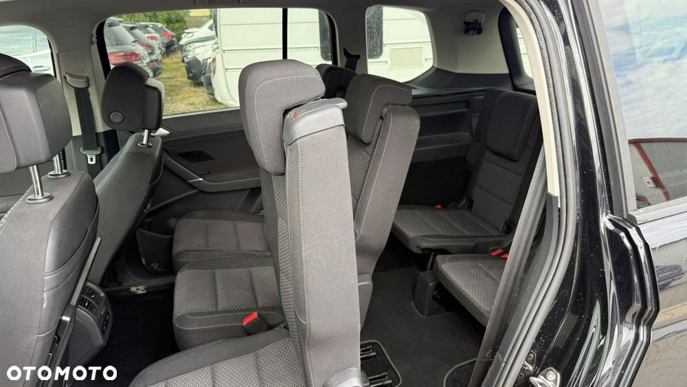 Volkswagen Touran - 12