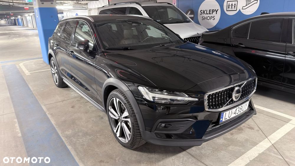 Volvo V60 Cross Country B5 B AWD Plus - 28