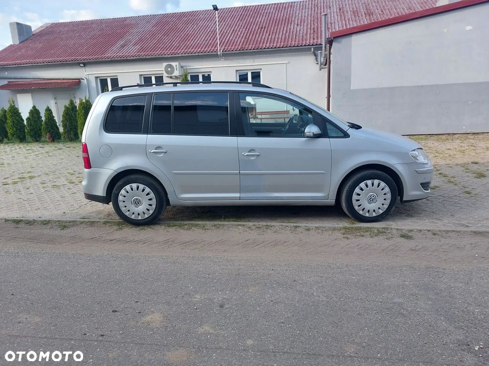 Volkswagen Touran - 11