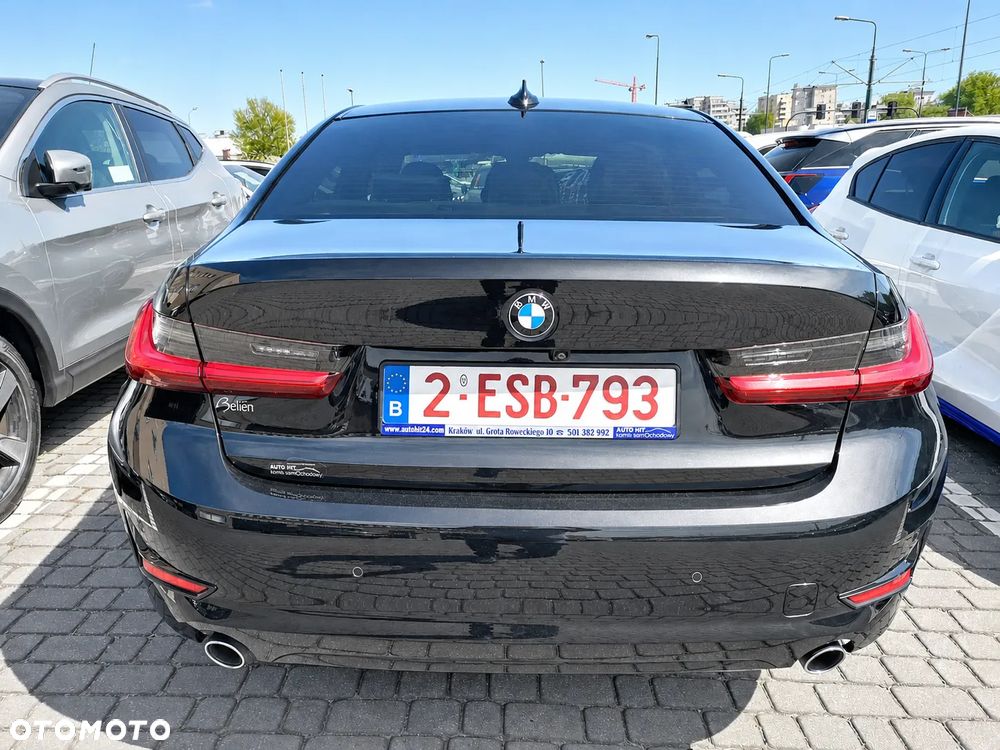 BMW Seria 3 318d M Sport - 4
