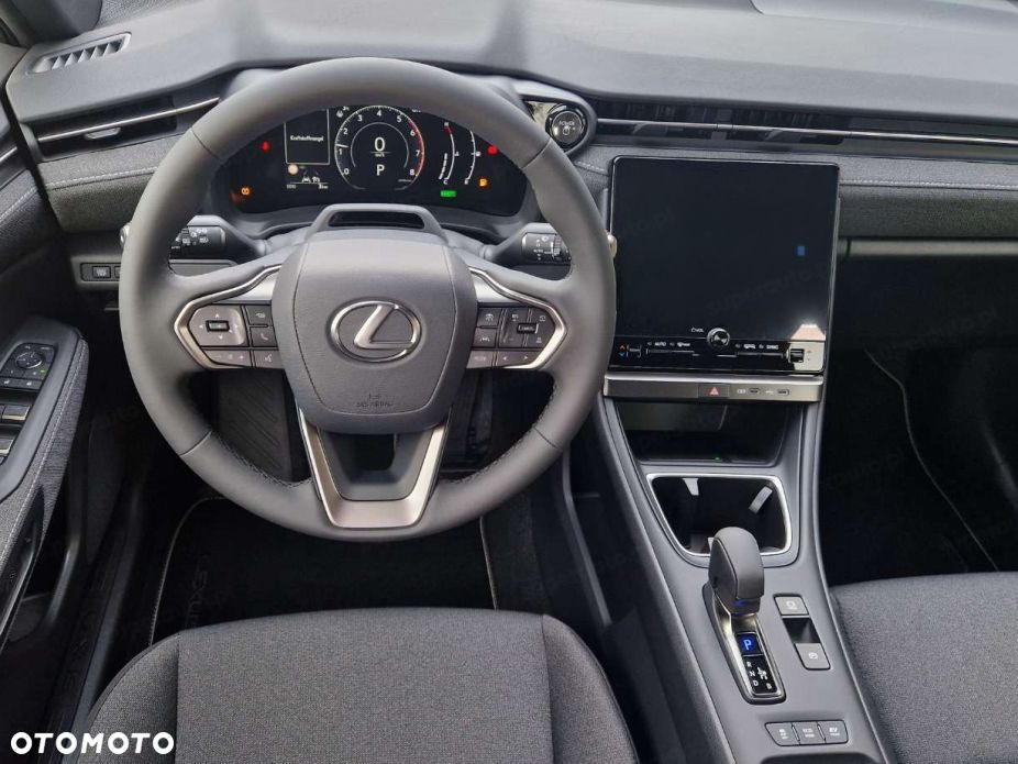 Lexus LBX - 7
