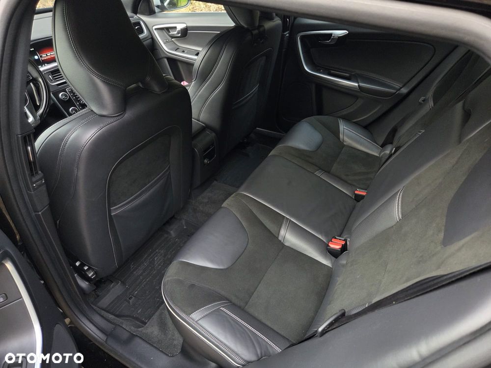 Volvo V60 D3 Momentum - 12