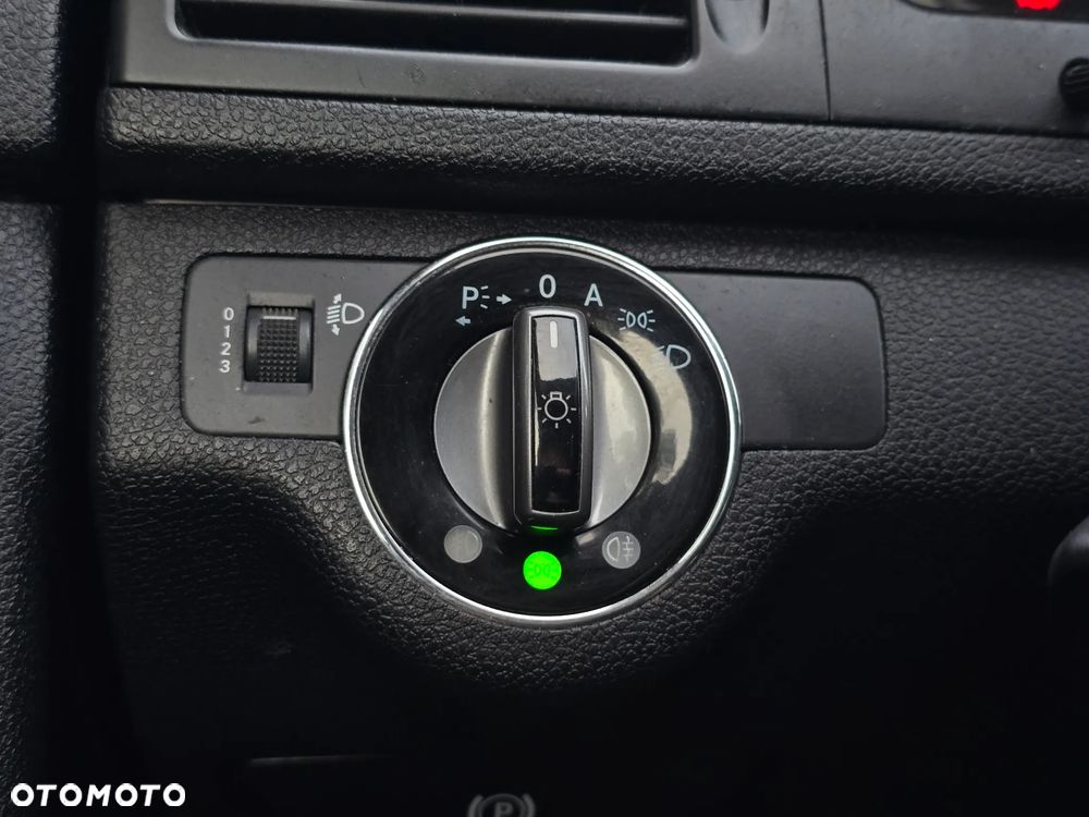 Mercedes-Benz Klasa C 200 CDI Elegance - 33