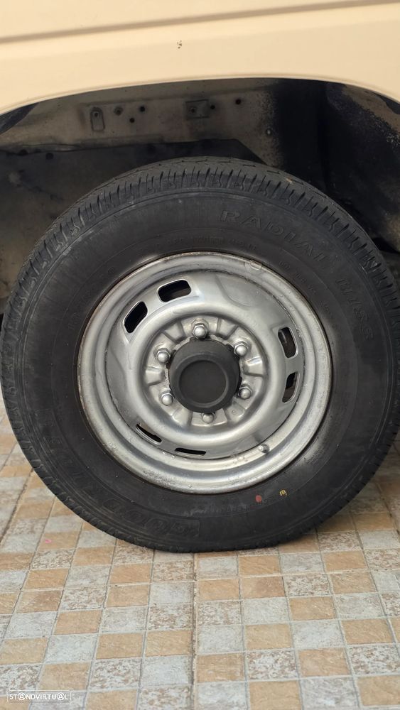 Nissan Pick Up - 18