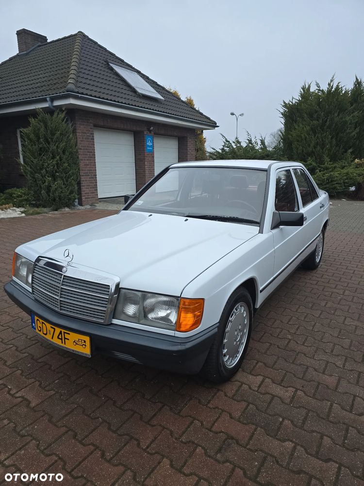 Mercedes-Benz W201 (190) - 5