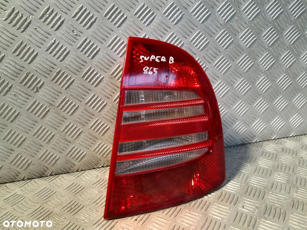 Lampa tylna SKODA SUPERB 02- 3U5945112 PRAWA - 2