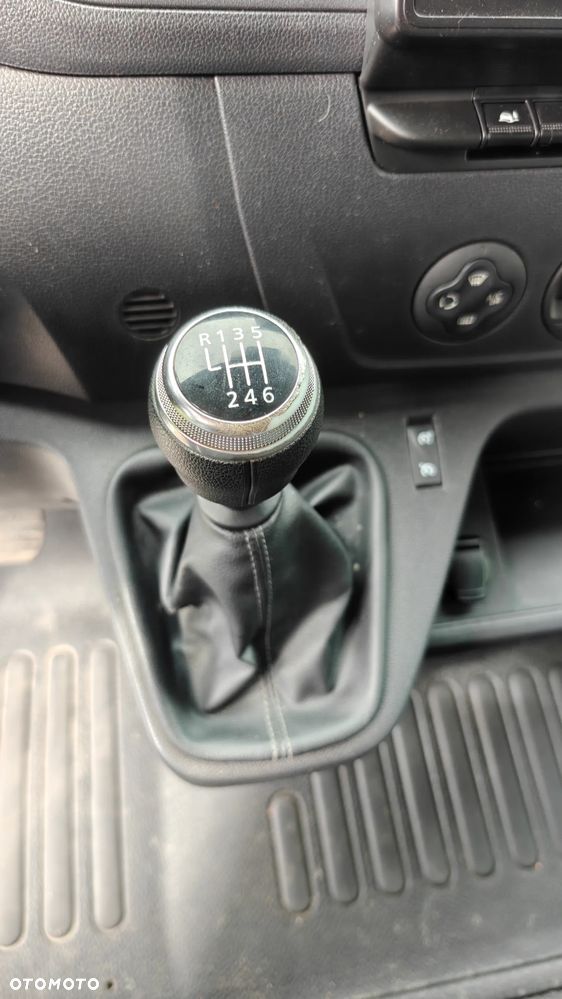 Renault Master  brygadówka 7 osób mały przebieg hak klima nawigacja tempomat - 19
